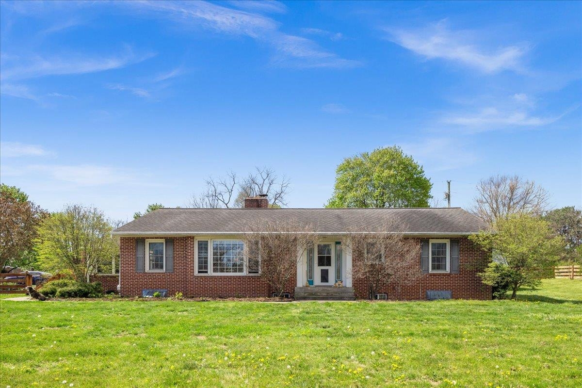 330 N SUNSET DR, BROADWAY, Virginia 22815, 3 Bedrooms Bedrooms, ,2 BathroomsBathrooms,Residential,330 N SUNSET DR,675988 MLS # 675988