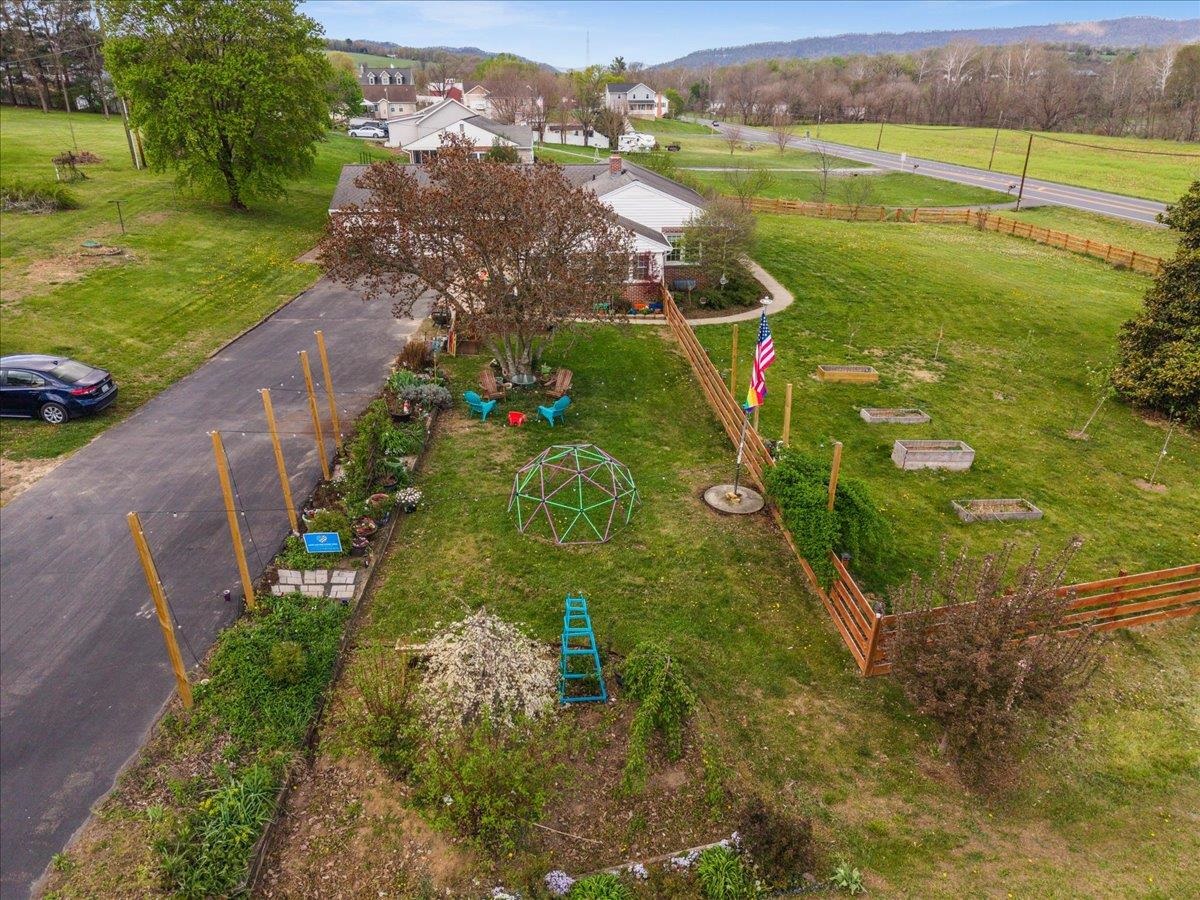 330 N SUNSET DR, BROADWAY, Virginia 22815, 3 Bedrooms Bedrooms, ,2 BathroomsBathrooms,Residential,330 N SUNSET DR,675988 MLS # 675988