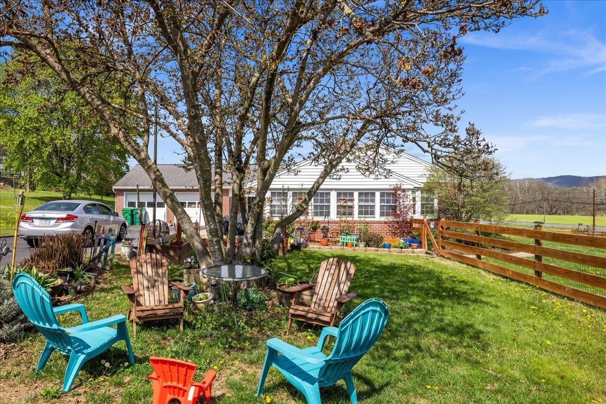 330 N SUNSET DR, BROADWAY, Virginia 22815, 3 Bedrooms Bedrooms, ,2 BathroomsBathrooms,Residential,330 N SUNSET DR,675988 MLS # 675988