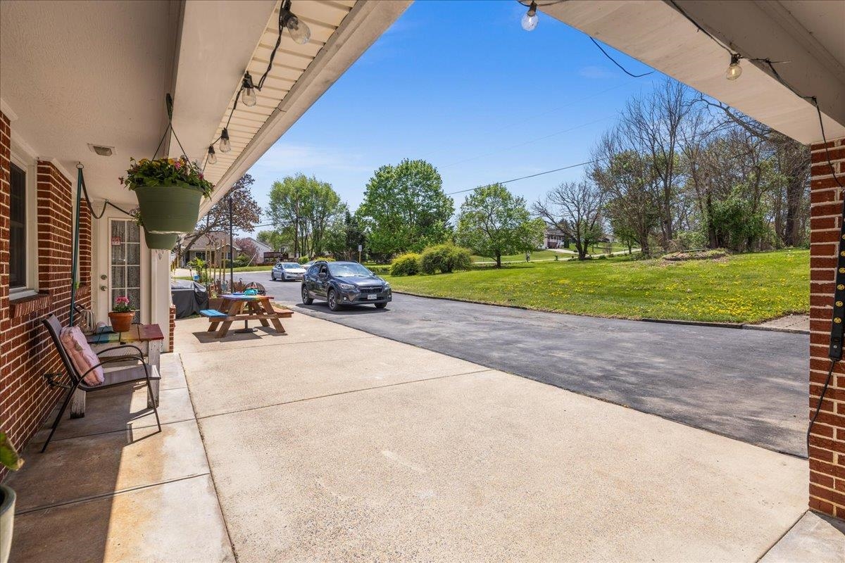 330 N SUNSET DR, BROADWAY, Virginia 22815, 3 Bedrooms Bedrooms, ,2 BathroomsBathrooms,Residential,330 N SUNSET DR,675988 MLS # 675988