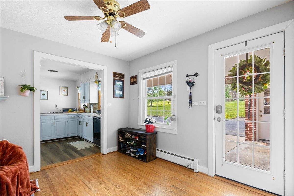 330 N SUNSET DR, BROADWAY, Virginia 22815, 3 Bedrooms Bedrooms, ,2 BathroomsBathrooms,Residential,330 N SUNSET DR,675988 MLS # 675988