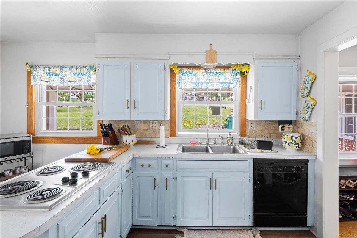 330 N SUNSET DR, BROADWAY, Virginia 22815, 3 Bedrooms Bedrooms, ,2 BathroomsBathrooms,Residential,330 N SUNSET DR,675988 MLS # 675988