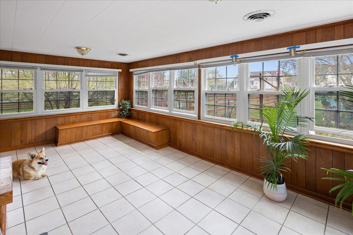 330 N SUNSET DR, BROADWAY, Virginia 22815, 3 Bedrooms Bedrooms, ,2 BathroomsBathrooms,Residential,330 N SUNSET DR,675988 MLS # 675988