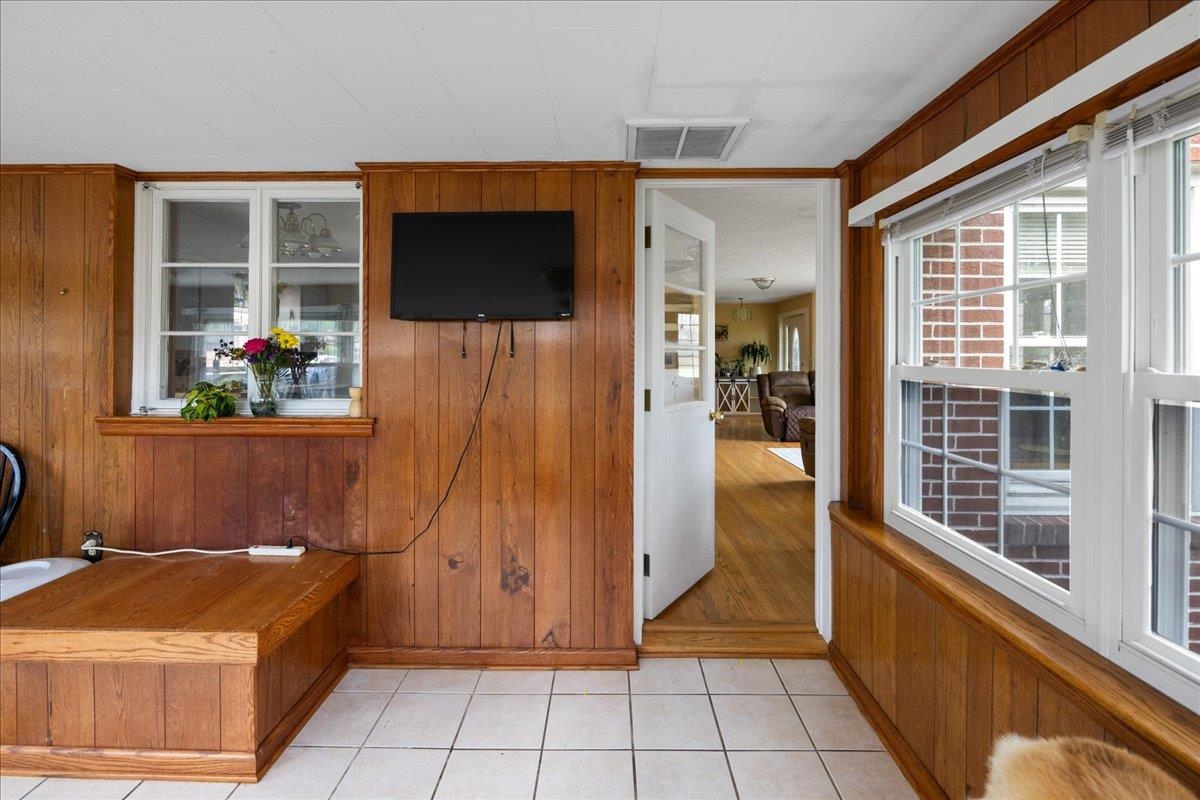 330 N SUNSET DR, BROADWAY, Virginia 22815, 3 Bedrooms Bedrooms, ,2 BathroomsBathrooms,Residential,330 N SUNSET DR,675988 MLS # 675988