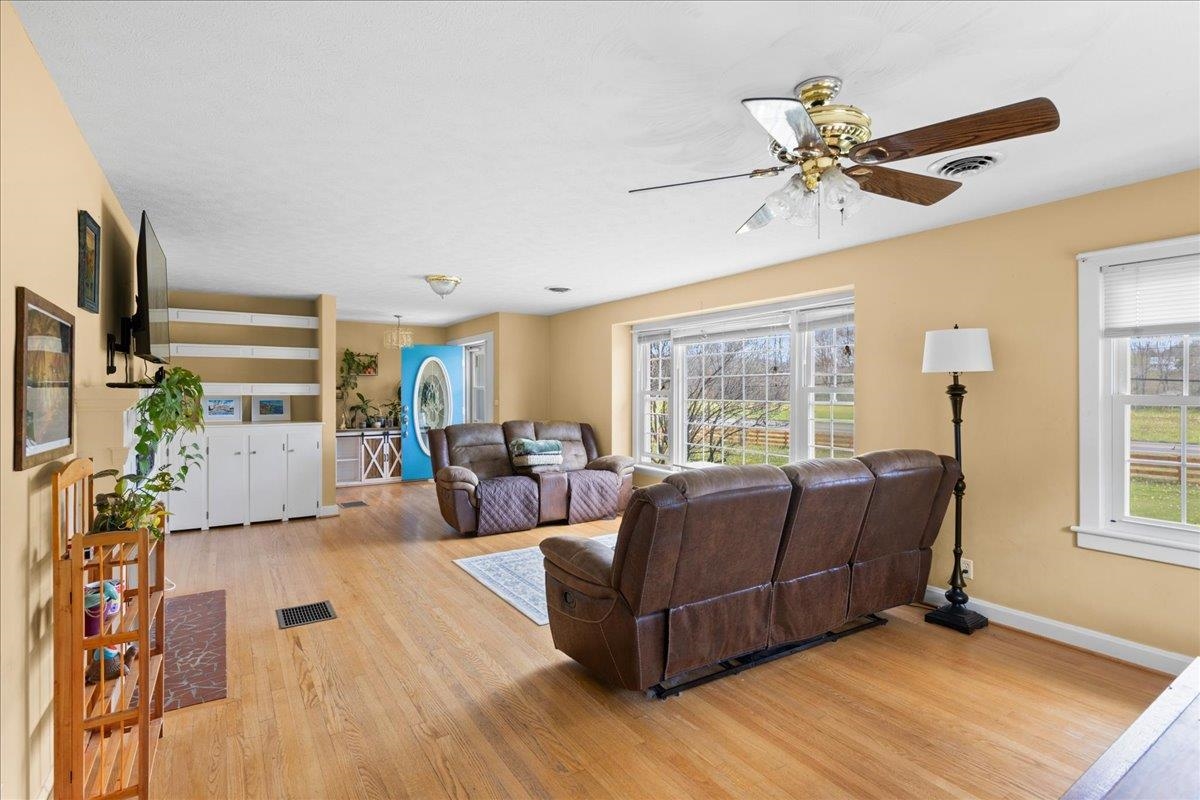 330 N SUNSET DR, BROADWAY, Virginia 22815, 3 Bedrooms Bedrooms, ,2 BathroomsBathrooms,Residential,330 N SUNSET DR,675988 MLS # 675988