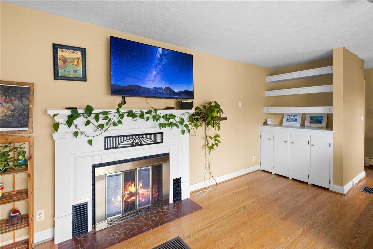 330 N SUNSET DR, BROADWAY, Virginia 22815, 3 Bedrooms Bedrooms, ,2 BathroomsBathrooms,Residential,330 N SUNSET DR,675988 MLS # 675988