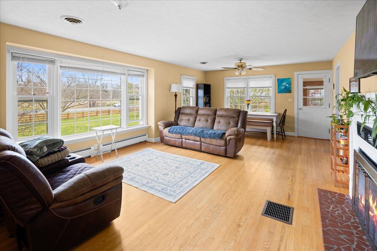 330 N SUNSET DR, BROADWAY, Virginia 22815, 3 Bedrooms Bedrooms, ,2 BathroomsBathrooms,Residential,330 N SUNSET DR,675988 MLS # 675988