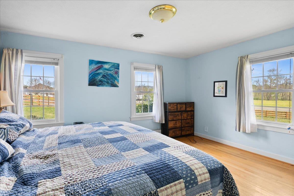 330 N SUNSET DR, BROADWAY, Virginia 22815, 3 Bedrooms Bedrooms, ,2 BathroomsBathrooms,Residential,330 N SUNSET DR,675988 MLS # 675988