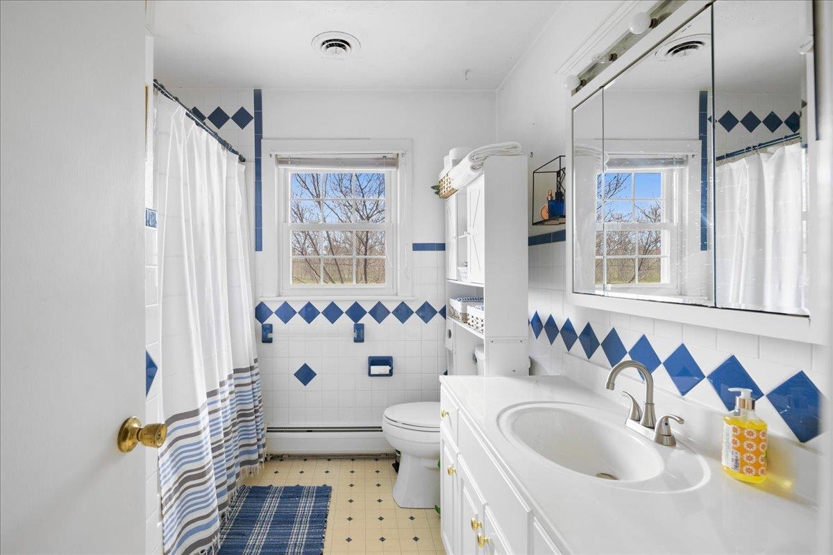 330 N SUNSET DR, BROADWAY, Virginia 22815, 3 Bedrooms Bedrooms, ,2 BathroomsBathrooms,Residential,330 N SUNSET DR,675988 MLS # 675988