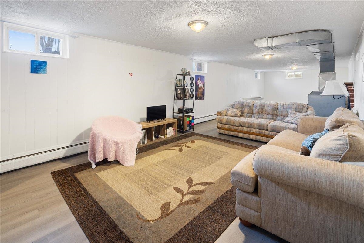 330 N SUNSET DR, BROADWAY, Virginia 22815, 3 Bedrooms Bedrooms, ,2 BathroomsBathrooms,Residential,330 N SUNSET DR,675988 MLS # 675988