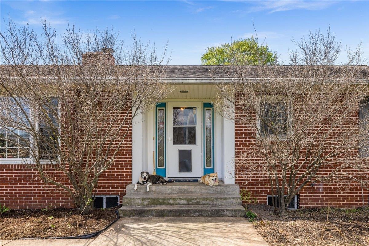 330 N SUNSET DR, BROADWAY, Virginia 22815, 3 Bedrooms Bedrooms, ,2 BathroomsBathrooms,Residential,330 N SUNSET DR,675988 MLS # 675988