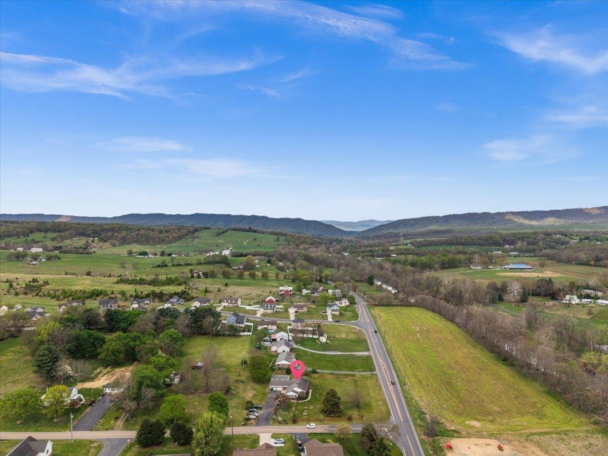 330 N SUNSET DR, BROADWAY, Virginia 22815, 3 Bedrooms Bedrooms, ,2 BathroomsBathrooms,Residential,330 N SUNSET DR,675988 MLS # 675988