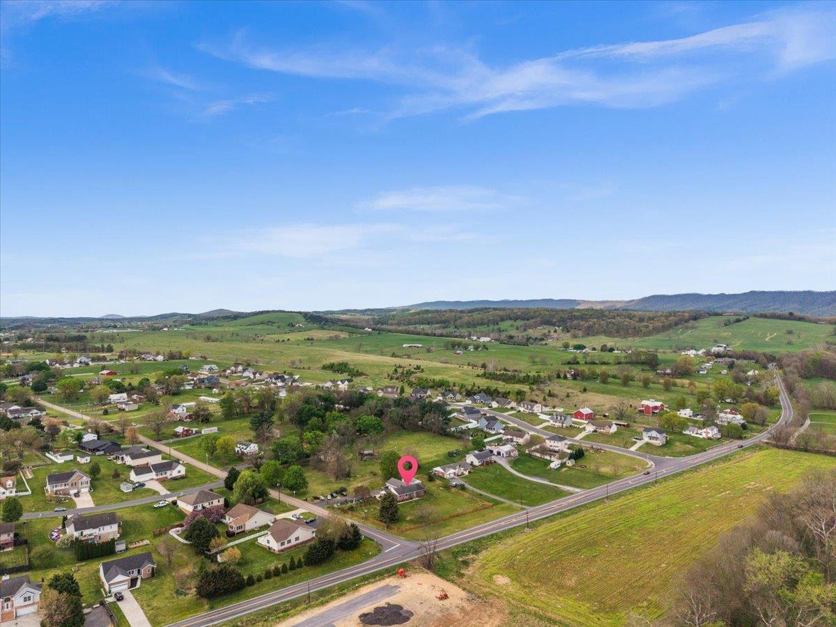 330 N SUNSET DR, BROADWAY, Virginia 22815, 3 Bedrooms Bedrooms, ,2 BathroomsBathrooms,Residential,330 N SUNSET DR,675988 MLS # 675988