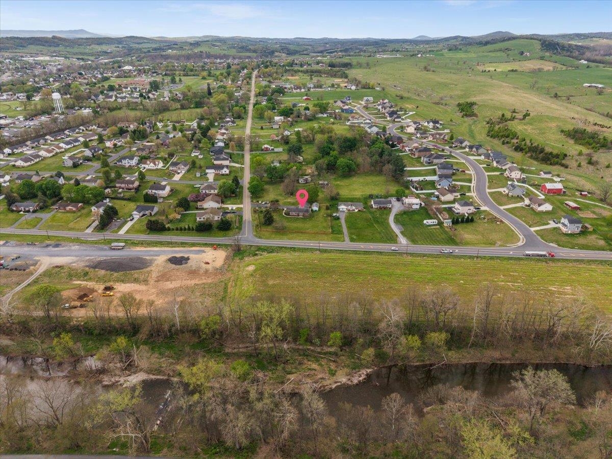 330 N SUNSET DR, BROADWAY, Virginia 22815, 3 Bedrooms Bedrooms, ,2 BathroomsBathrooms,Residential,330 N SUNSET DR,675988 MLS # 675988