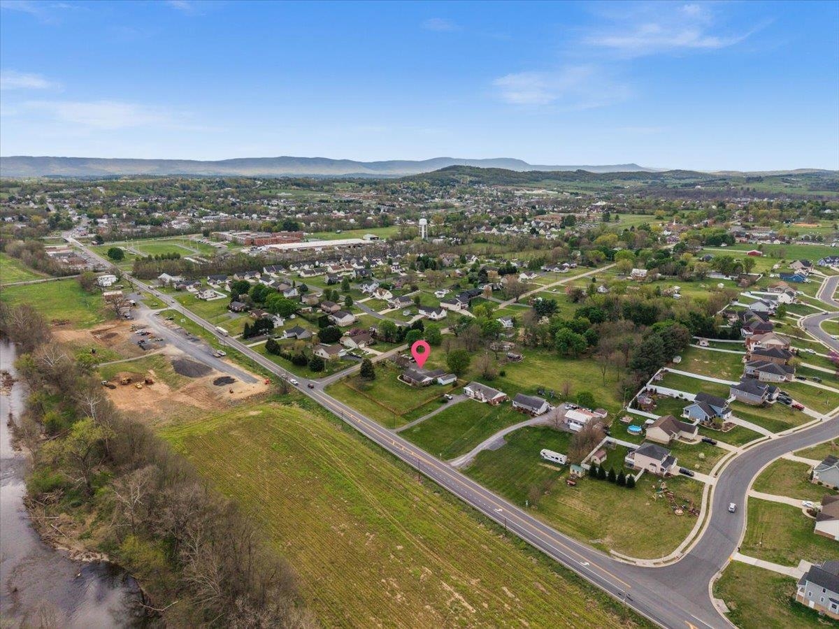 330 N SUNSET DR, BROADWAY, Virginia 22815, 3 Bedrooms Bedrooms, ,2 BathroomsBathrooms,Residential,330 N SUNSET DR,675988 MLS # 675988