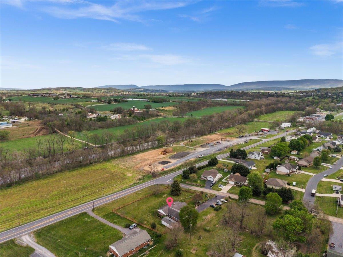 330 N SUNSET DR, BROADWAY, Virginia 22815, 3 Bedrooms Bedrooms, ,2 BathroomsBathrooms,Residential,330 N SUNSET DR,675988 MLS # 675988