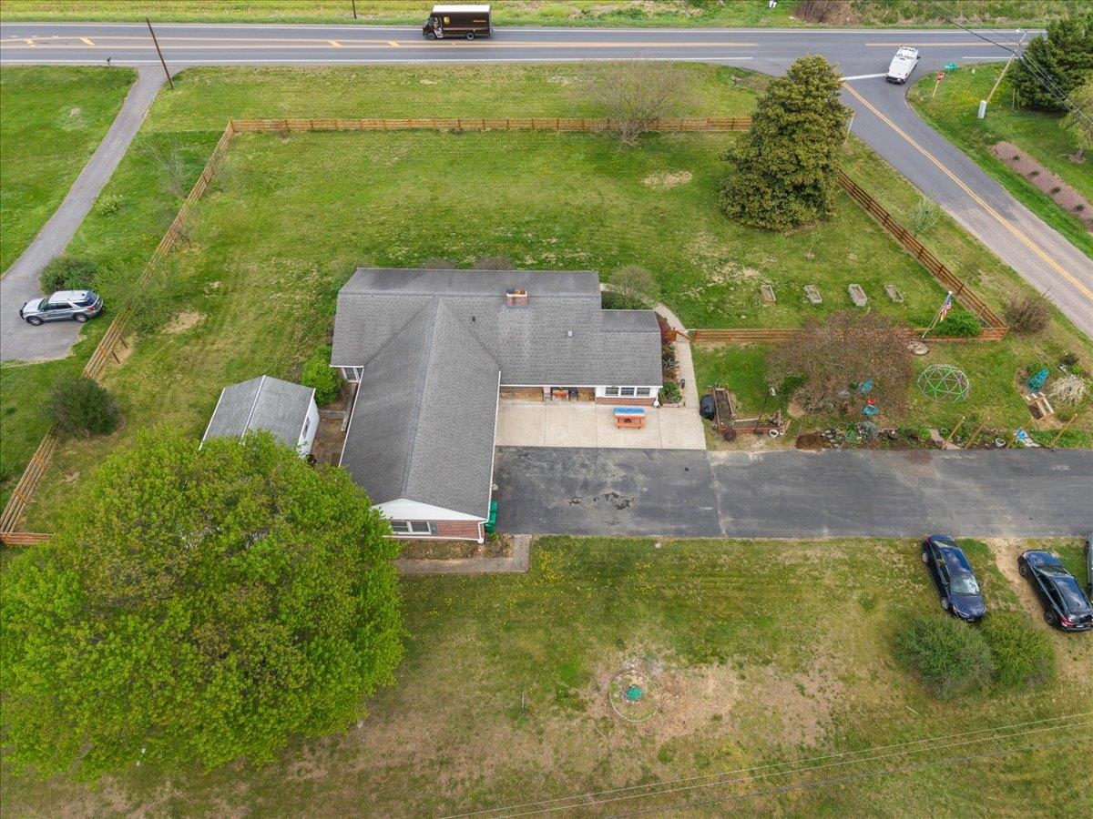 330 N SUNSET DR, BROADWAY, Virginia 22815, 3 Bedrooms Bedrooms, ,2 BathroomsBathrooms,Residential,330 N SUNSET DR,675988 MLS # 675988