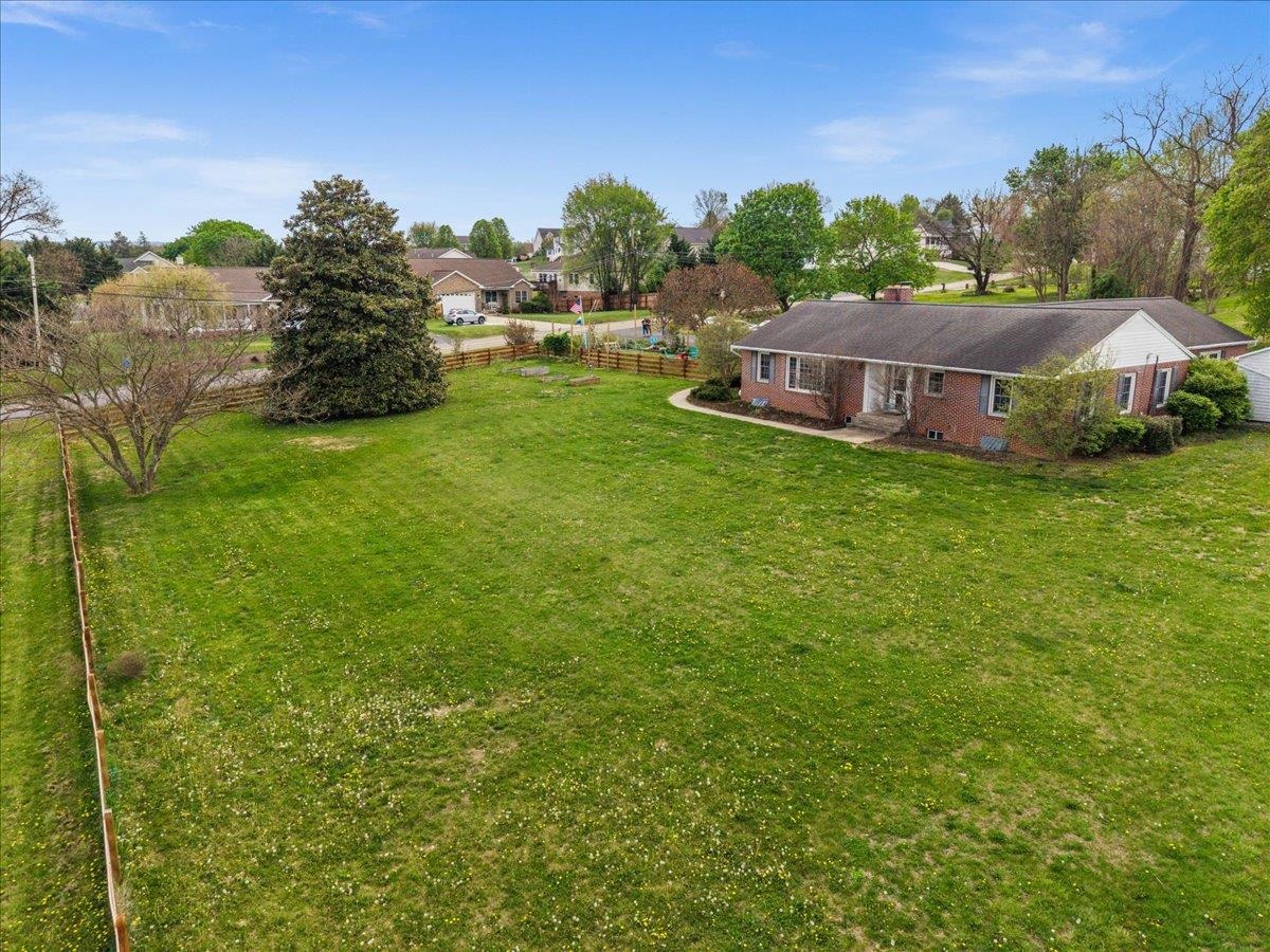 330 N SUNSET DR, BROADWAY, Virginia 22815, 3 Bedrooms Bedrooms, ,2 BathroomsBathrooms,Residential,330 N SUNSET DR,675988 MLS # 675988