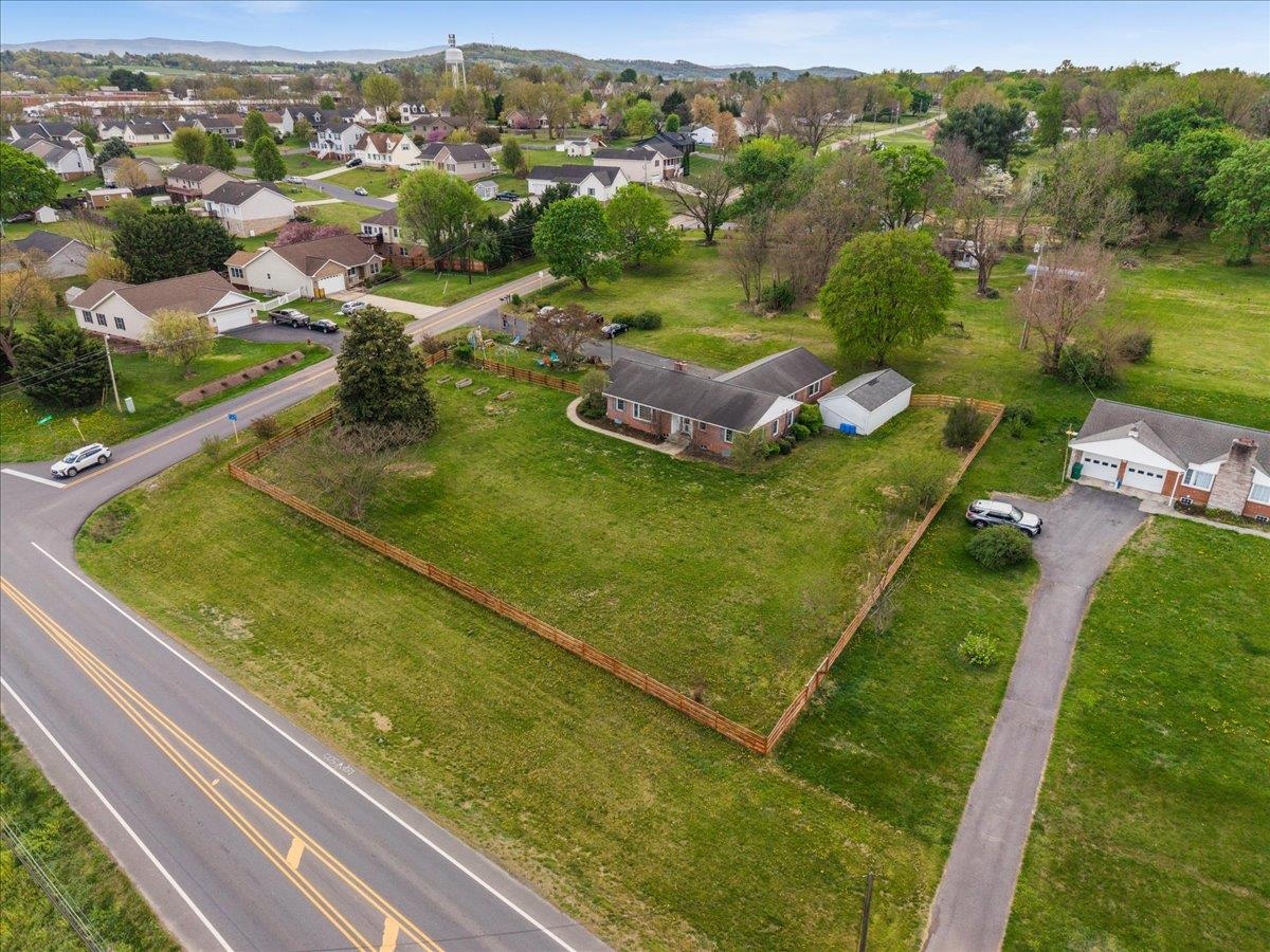 330 N SUNSET DR, BROADWAY, Virginia 22815, 3 Bedrooms Bedrooms, ,2 BathroomsBathrooms,Residential,330 N SUNSET DR,675988 MLS # 675988