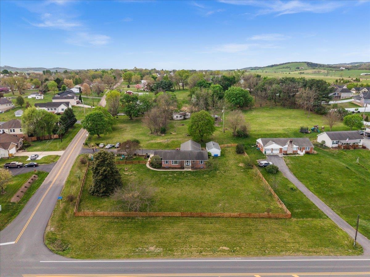 330 N SUNSET DR, BROADWAY, Virginia 22815, 3 Bedrooms Bedrooms, ,2 BathroomsBathrooms,Residential,330 N SUNSET DR,675988 MLS # 675988