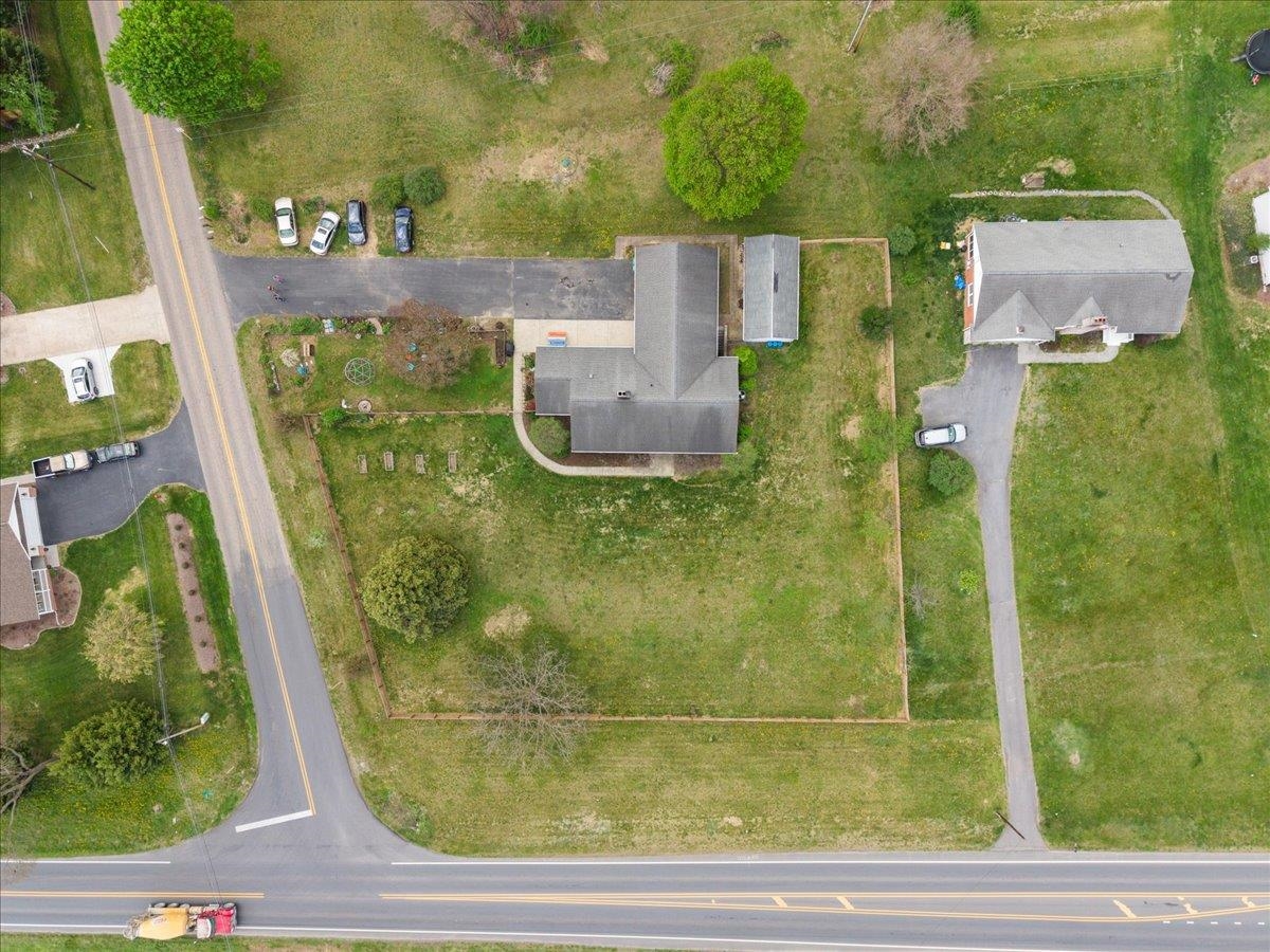 330 N SUNSET DR, BROADWAY, Virginia 22815, 3 Bedrooms Bedrooms, ,2 BathroomsBathrooms,Residential,330 N SUNSET DR,675988 MLS # 675988