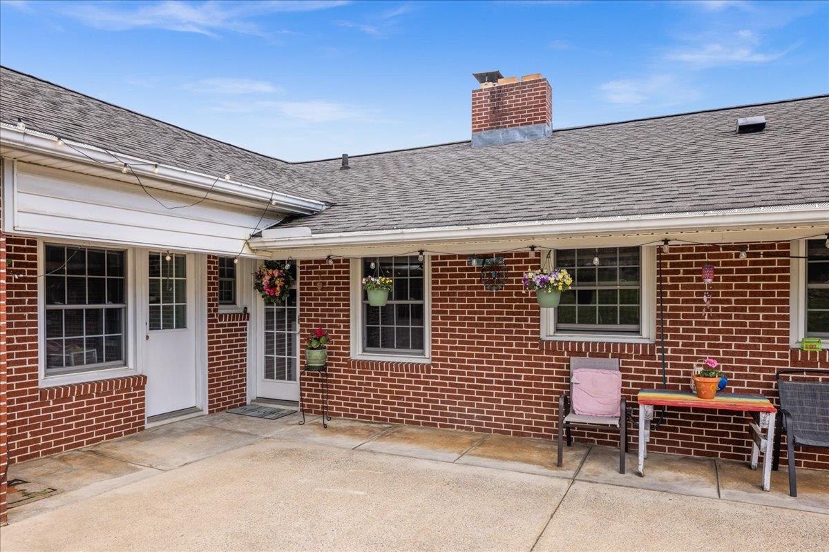 330 N SUNSET DR, BROADWAY, Virginia 22815, 3 Bedrooms Bedrooms, ,2 BathroomsBathrooms,Residential,330 N SUNSET DR,675988 MLS # 675988