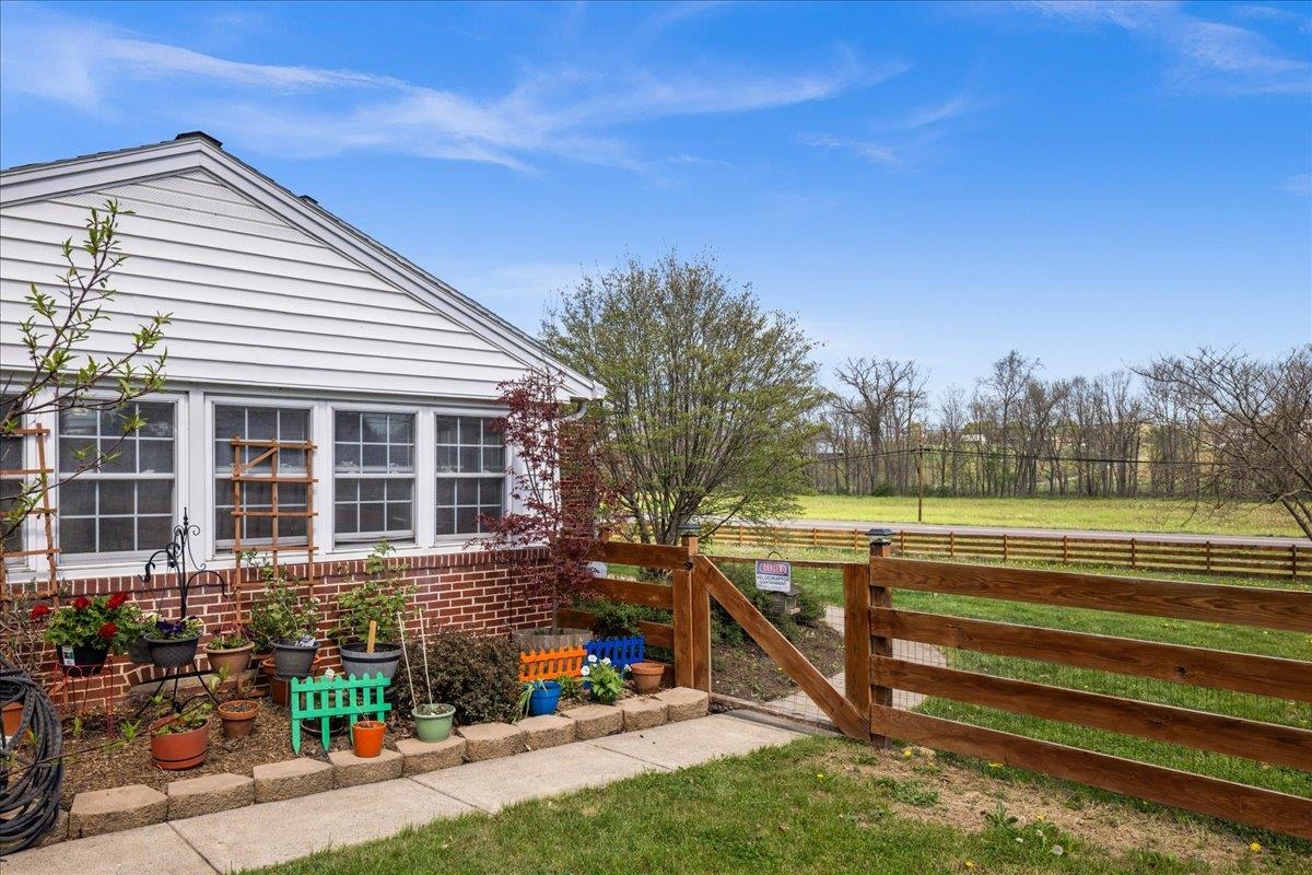 330 N SUNSET DR, BROADWAY, Virginia 22815, 3 Bedrooms Bedrooms, ,2 BathroomsBathrooms,Residential,330 N SUNSET DR,675988 MLS # 675988