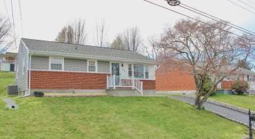 306 HOOVER ST, STAUNTON, Virginia 24401, 3 Bedrooms Bedrooms, ,1 BathroomBathrooms,Residential,306 HOOVER ST,675991 MLS # 675991