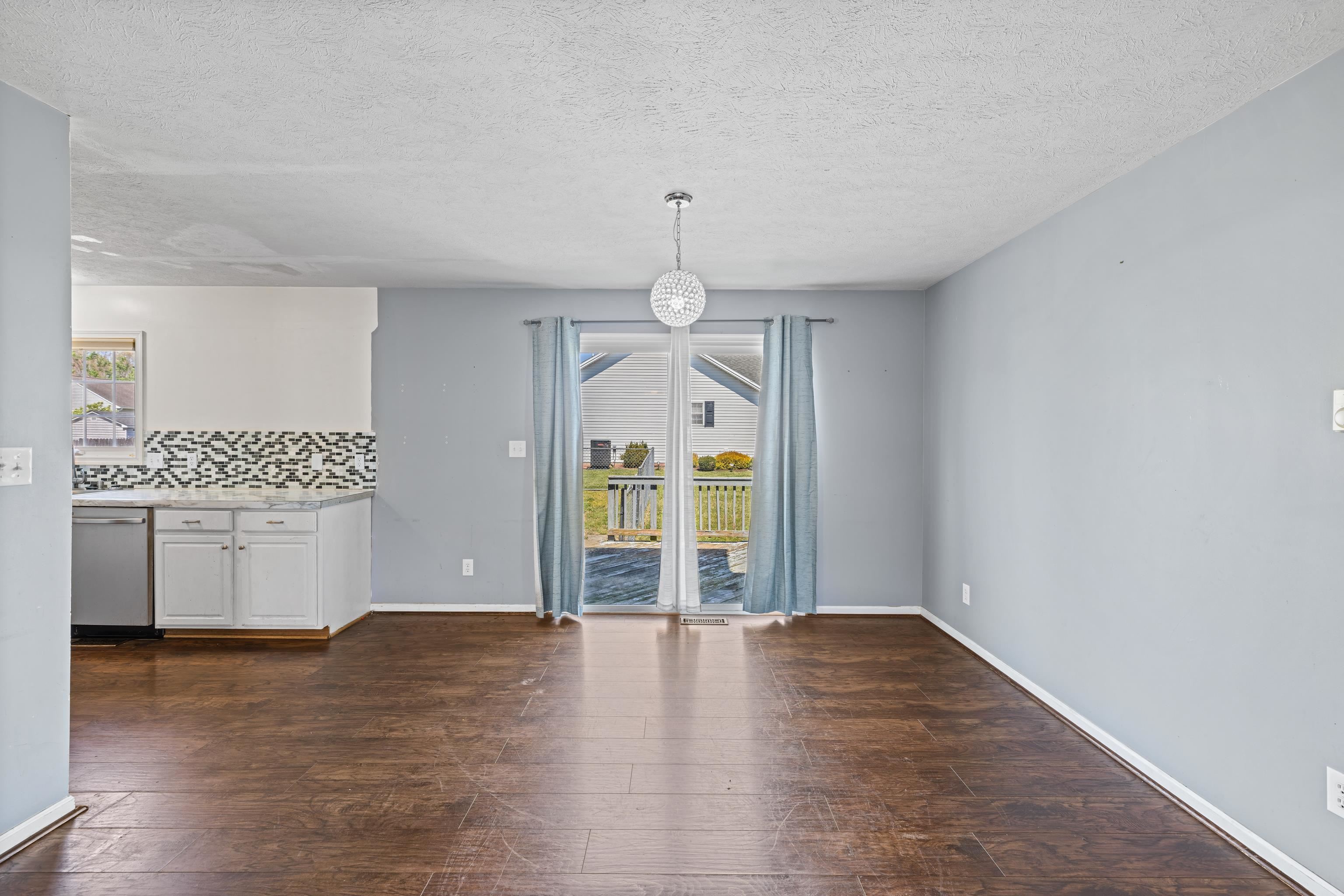 98 WOODSIDE DR, WAYNESBORO, Virginia 22980, 5 Bedrooms Bedrooms, ,2 BathroomsBathrooms,Residential,98 WOODSIDE DR,675992 MLS # 675992