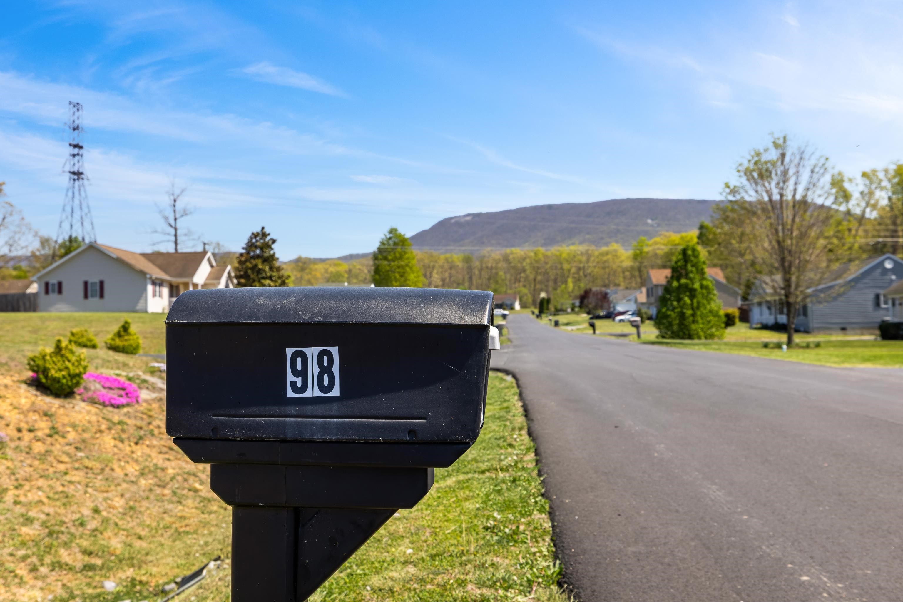 98 WOODSIDE DR, WAYNESBORO, Virginia 22980, 5 Bedrooms Bedrooms, ,2 BathroomsBathrooms,Residential,98 WOODSIDE DR,675992 MLS # 675992