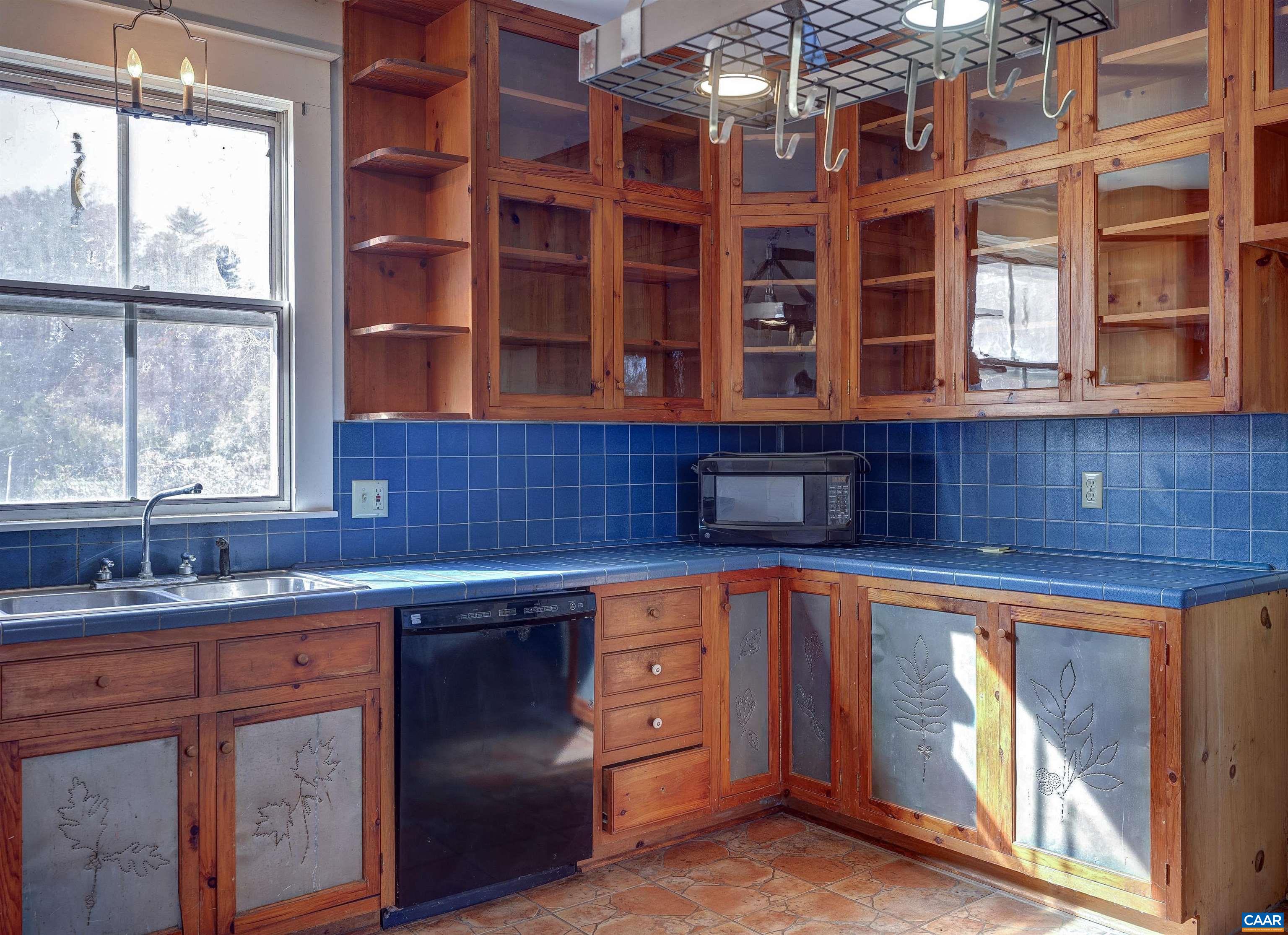 26 VINEYARD DR, MILLBORO, Virginia 24460, 3 Bedrooms Bedrooms, ,2 BathroomsBathrooms,Residential,26 VINEYARD DR,676000 MLS # 676000