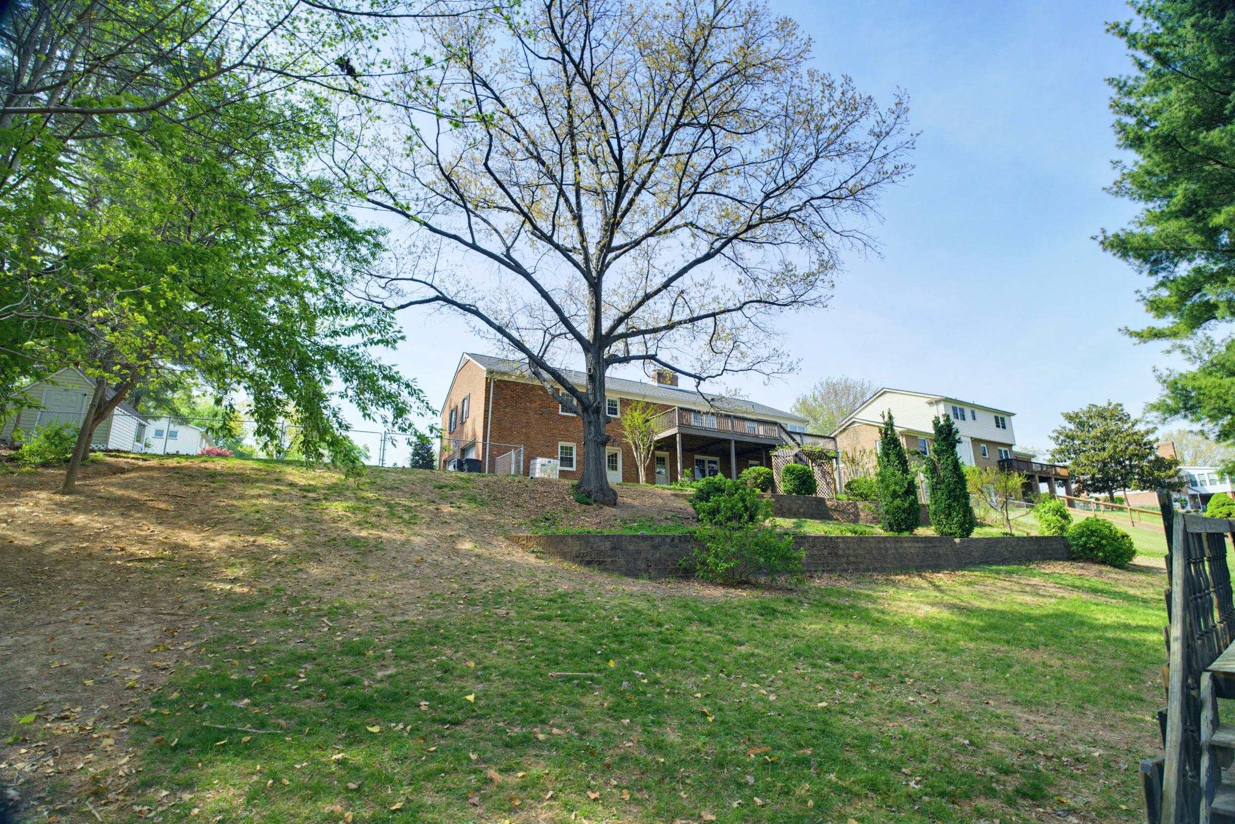 505 VICTORIA DR, STAUNTON, Virginia 24401, 4 Bedrooms Bedrooms, ,3 BathroomsBathrooms,Residential,505 Victoria Dr. Staunton VA 24401,505 VICTORIA DR,676002 MLS # 676002