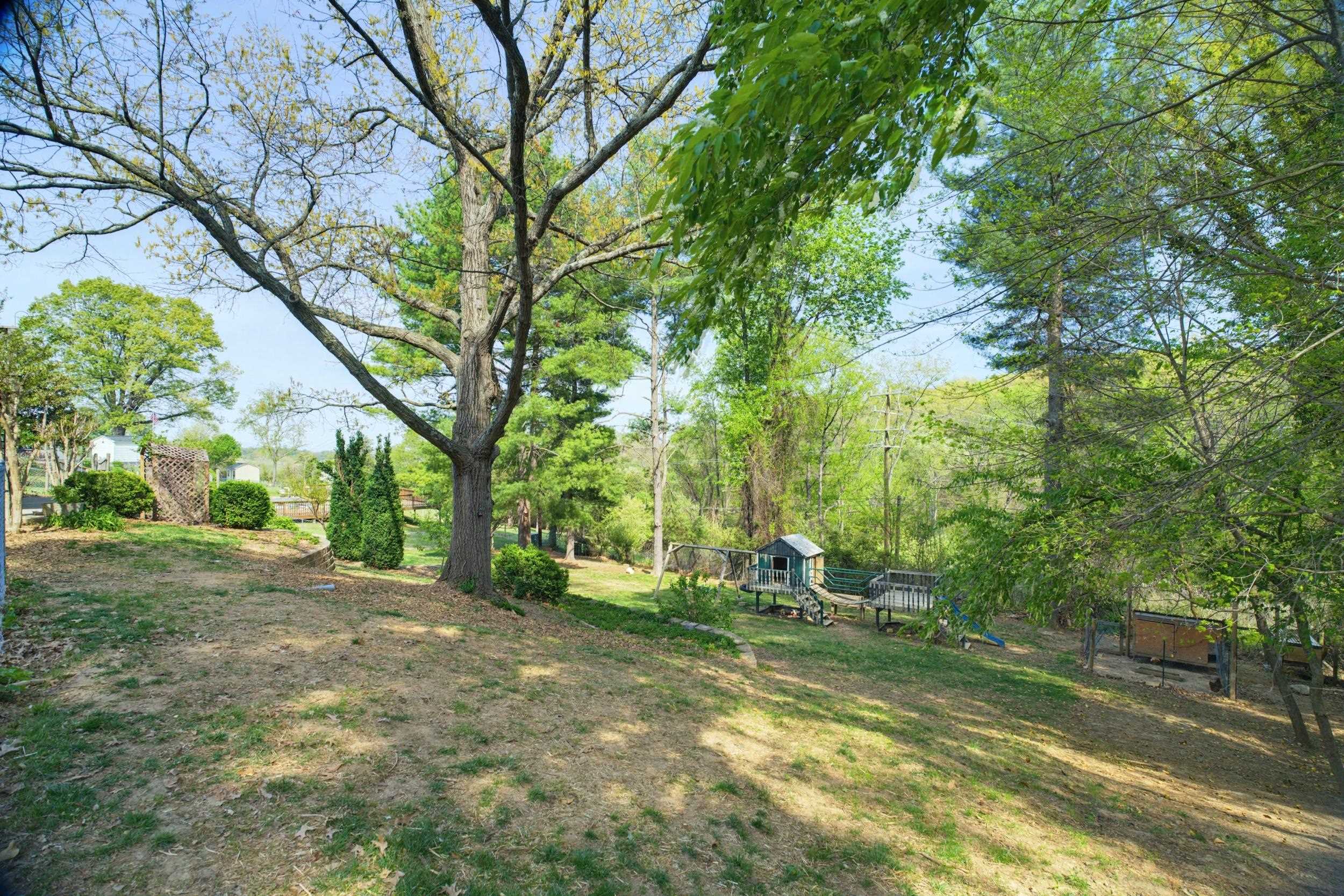 505 VICTORIA DR, STAUNTON, Virginia 24401, 4 Bedrooms Bedrooms, ,3 BathroomsBathrooms,Residential,505 Victoria Dr. Staunton VA 24401,505 VICTORIA DR,676002 MLS # 676002