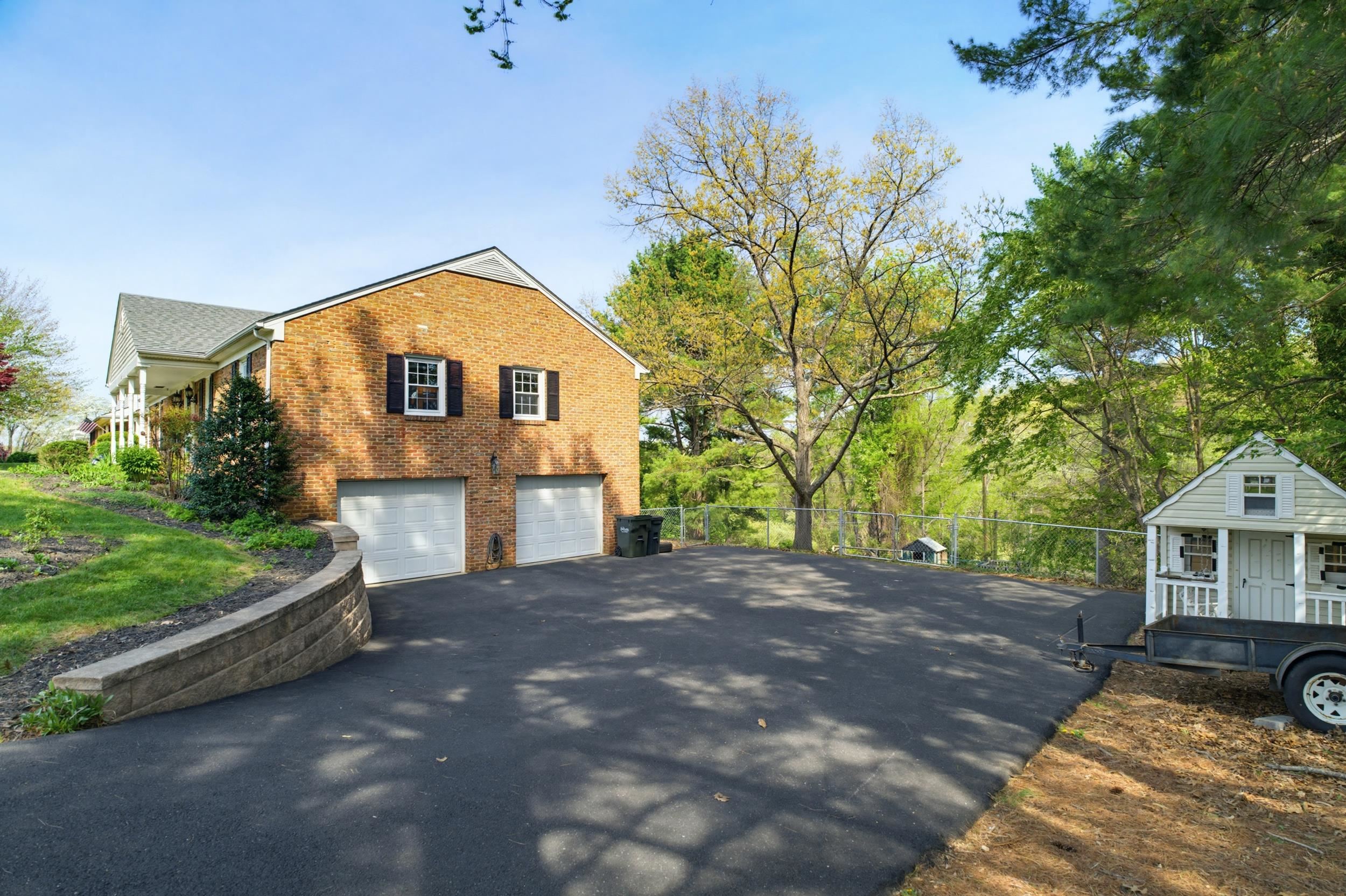 505 VICTORIA DR, STAUNTON, Virginia 24401, 4 Bedrooms Bedrooms, ,3 BathroomsBathrooms,Residential,505 Victoria Dr. Staunton VA 24401,505 VICTORIA DR,676002 MLS # 676002