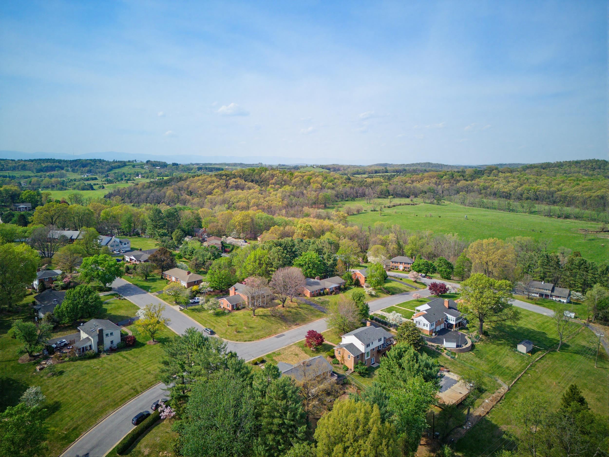 505 VICTORIA DR, STAUNTON, Virginia 24401, 4 Bedrooms Bedrooms, ,3 BathroomsBathrooms,Residential,505 Victoria Dr. Staunton VA 24401,505 VICTORIA DR,676002 MLS # 676002