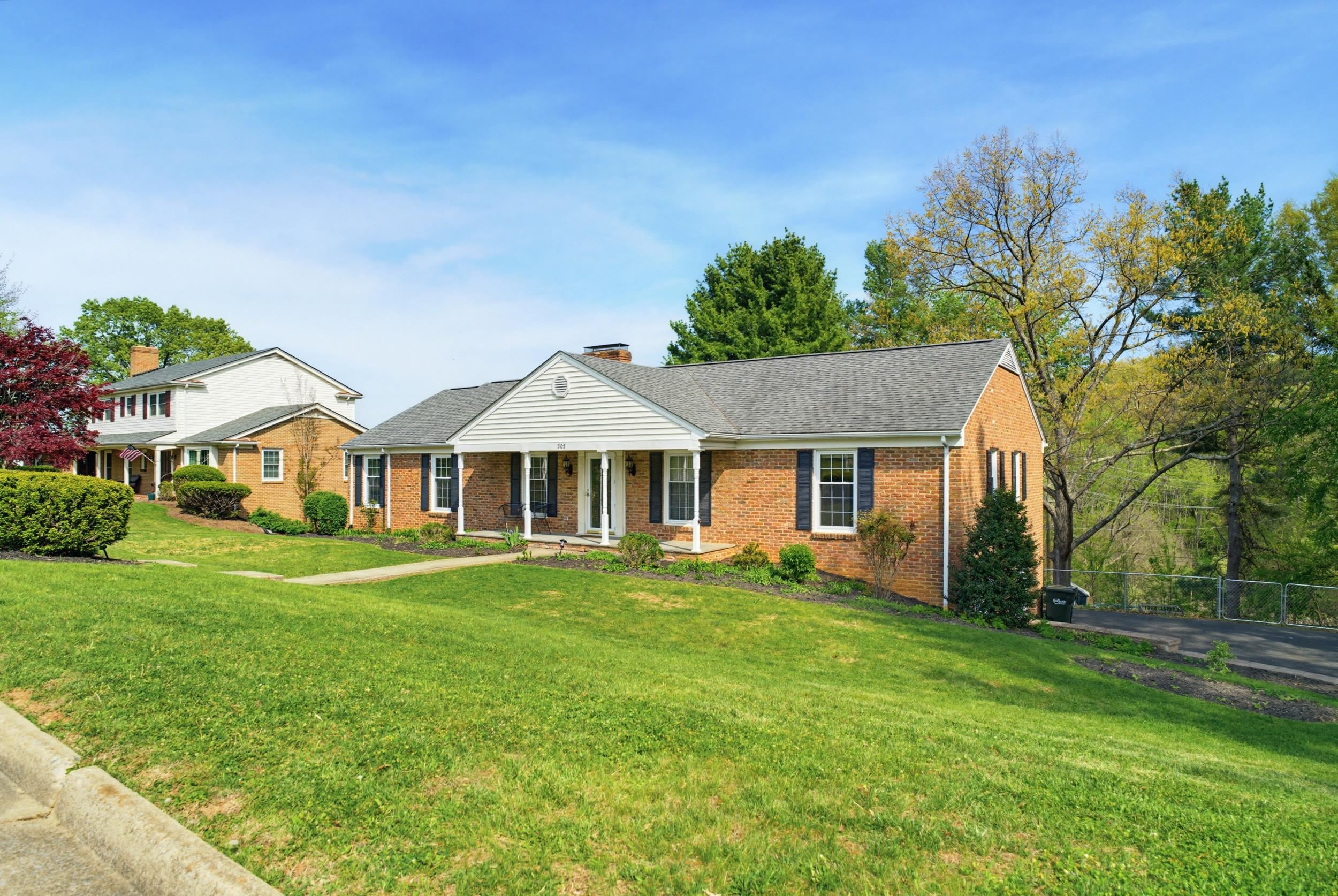 505 VICTORIA DR, STAUNTON, Virginia 24401, 4 Bedrooms Bedrooms, ,3 BathroomsBathrooms,Residential,505 Victoria Dr. Staunton VA 24401,505 VICTORIA DR,676002 MLS # 676002