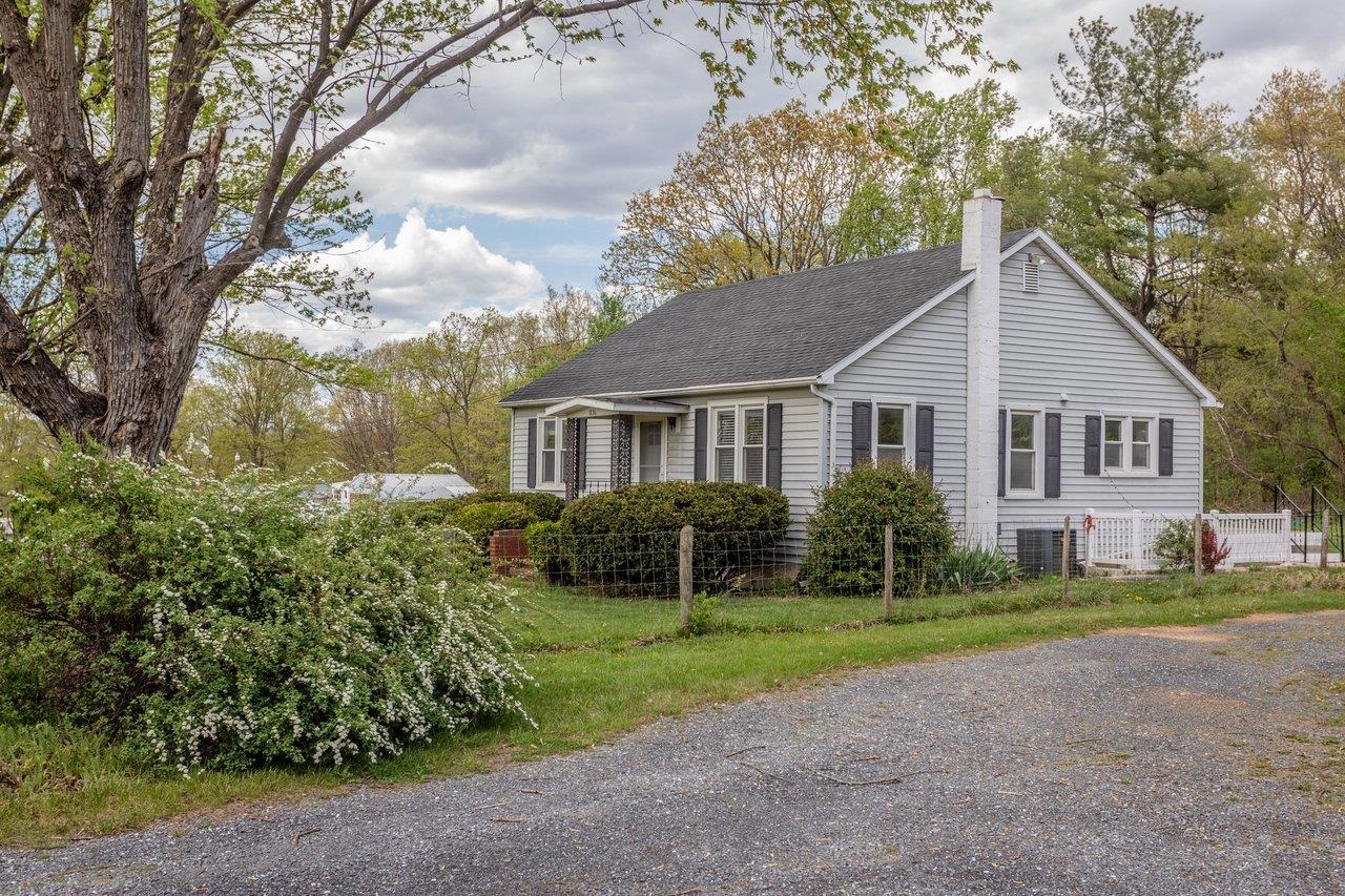 1856 GRAVELS RD, ROCKINGHAM, Virginia 22802, 2 Bedrooms Bedrooms, ,1 BathroomBathrooms,Residential,1856 GRAVELS RD,676004 MLS # 676004