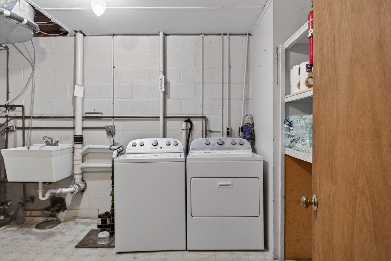 Washer and dryer convey with the property