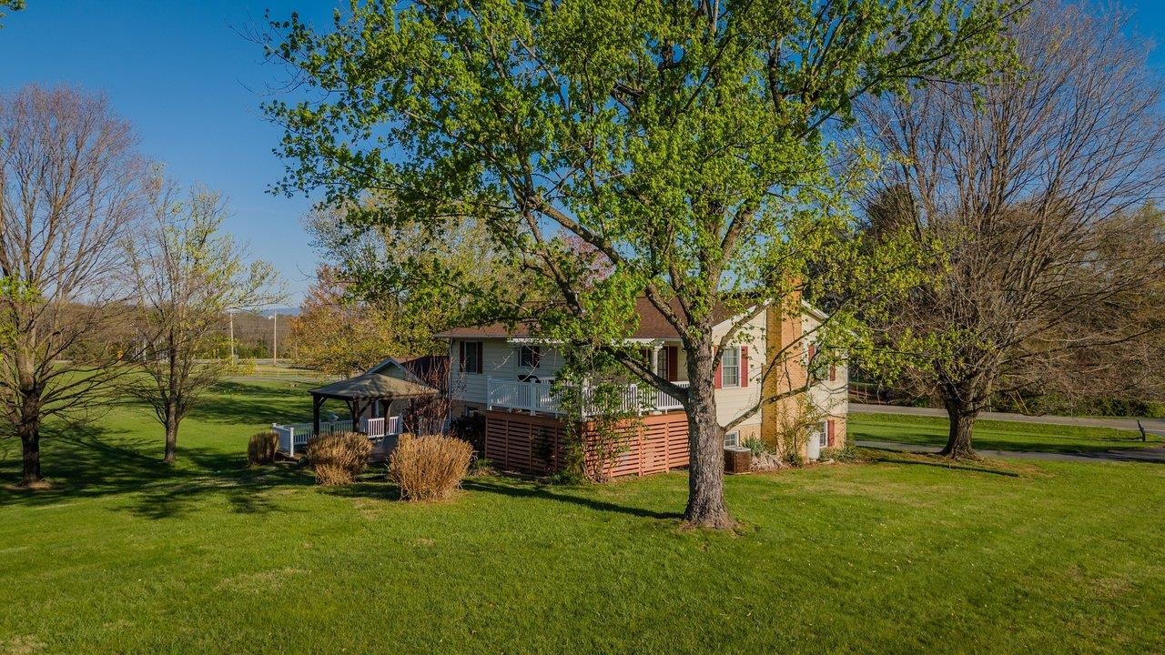 Some great areas to enjoy the lovely back yard