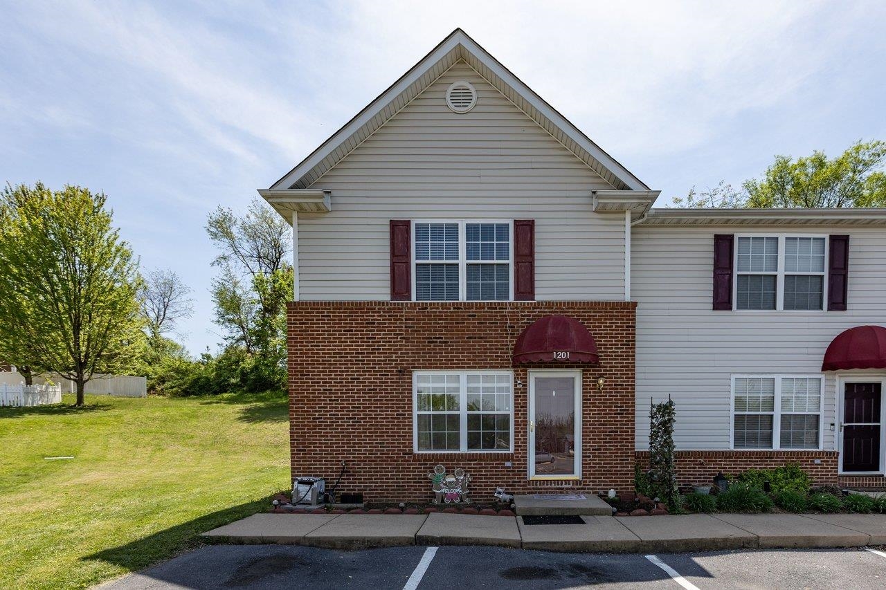 1201 WORDSWORTH CT, HARRISONBURG, Virginia 22802, 3 Bedrooms Bedrooms, ,2 BathroomsBathrooms,Residential,1201 WORDSWORTH CT,676014 MLS # 676014