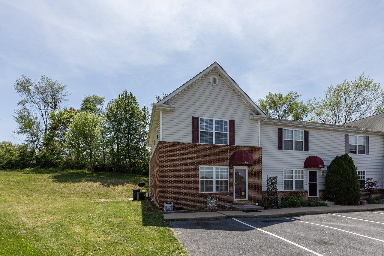 1201 WORDSWORTH CT, HARRISONBURG, Virginia 22802, 3 Bedrooms Bedrooms, ,2 BathroomsBathrooms,Residential,1201 WORDSWORTH CT,676014 MLS # 676014