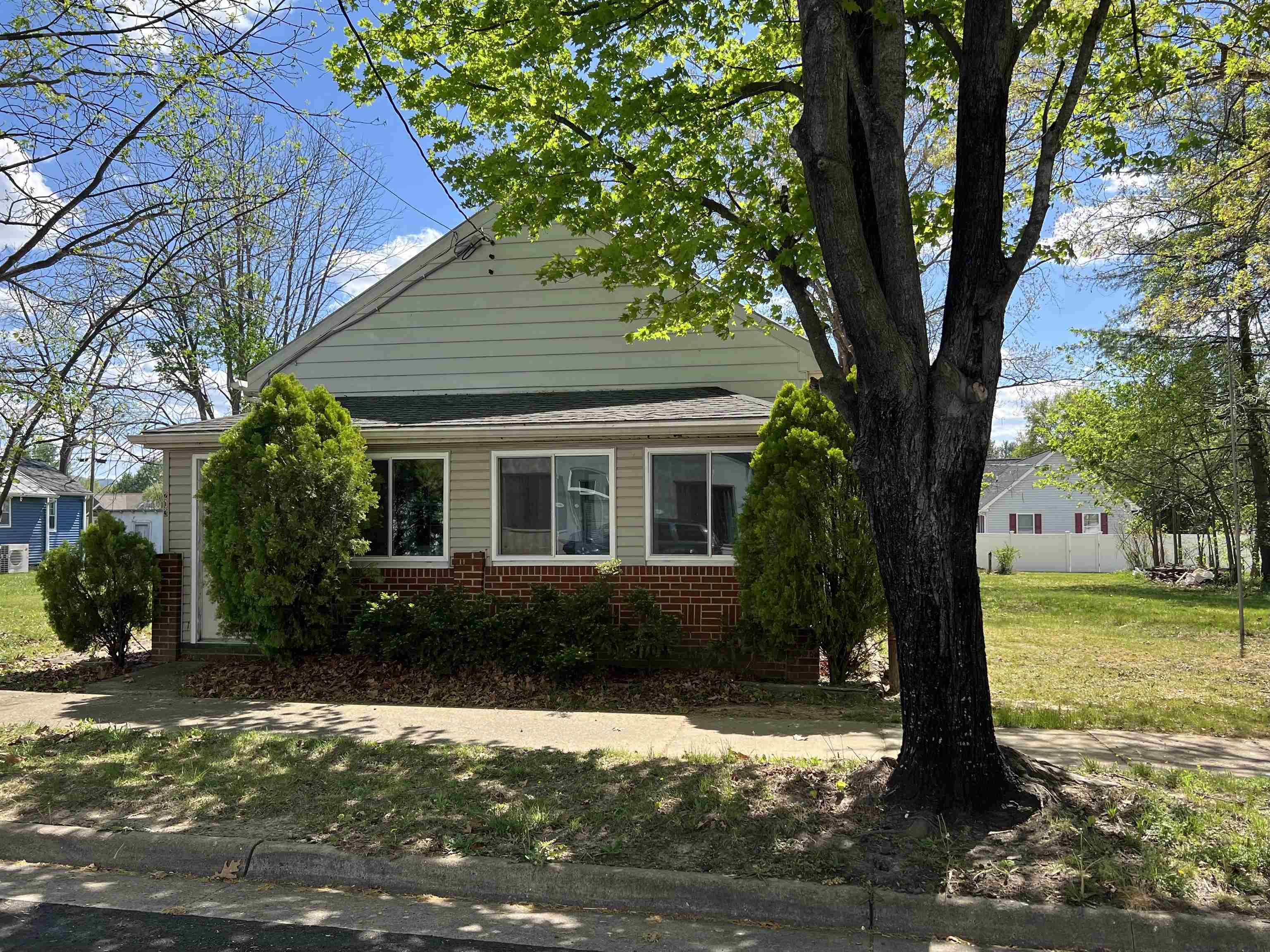 203 6TH ST, GROTTOES, Virginia 24441, 3 Bedrooms Bedrooms, ,1 BathroomBathrooms,Residential,203 6TH ST,676021 MLS # 676021