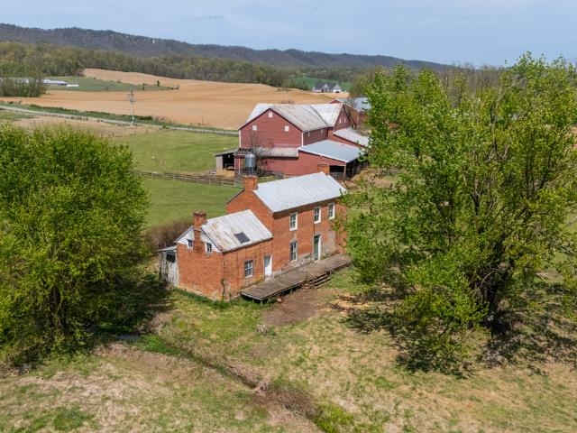 7149 JOSEPH FUNK LN, SINGERS GLEN, Virginia 22850, 4 Bedrooms Bedrooms, ,3 BathroomsBathrooms,Residential,7149 JOSEPH FUNK LN,676022 MLS # 676022