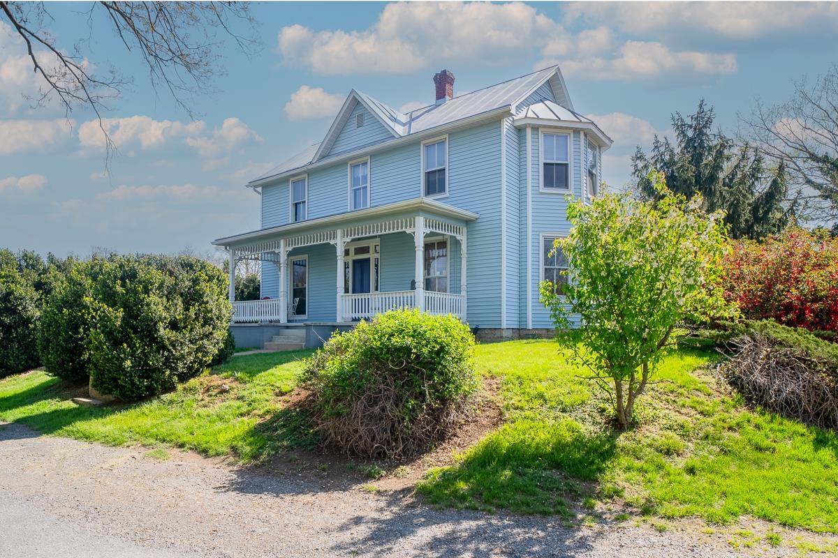 133 W SPRINGBROOK RD, BROADWAY, Virginia 22815, 4 Bedrooms Bedrooms, ,1 BathroomBathrooms,Residential,133 W SPRINGBROOK RD,676024 MLS # 676024