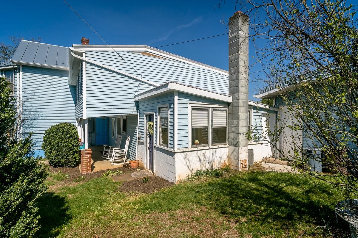 133 W SPRINGBROOK RD, BROADWAY, Virginia 22815, 4 Bedrooms Bedrooms, ,1 BathroomBathrooms,Residential,133 W SPRINGBROOK RD,676024 MLS # 676024