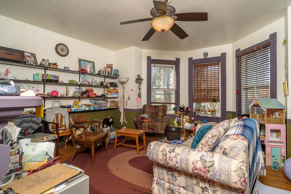 133 W SPRINGBROOK RD, BROADWAY, Virginia 22815, 4 Bedrooms Bedrooms, ,1 BathroomBathrooms,Residential,133 W SPRINGBROOK RD,676024 MLS # 676024