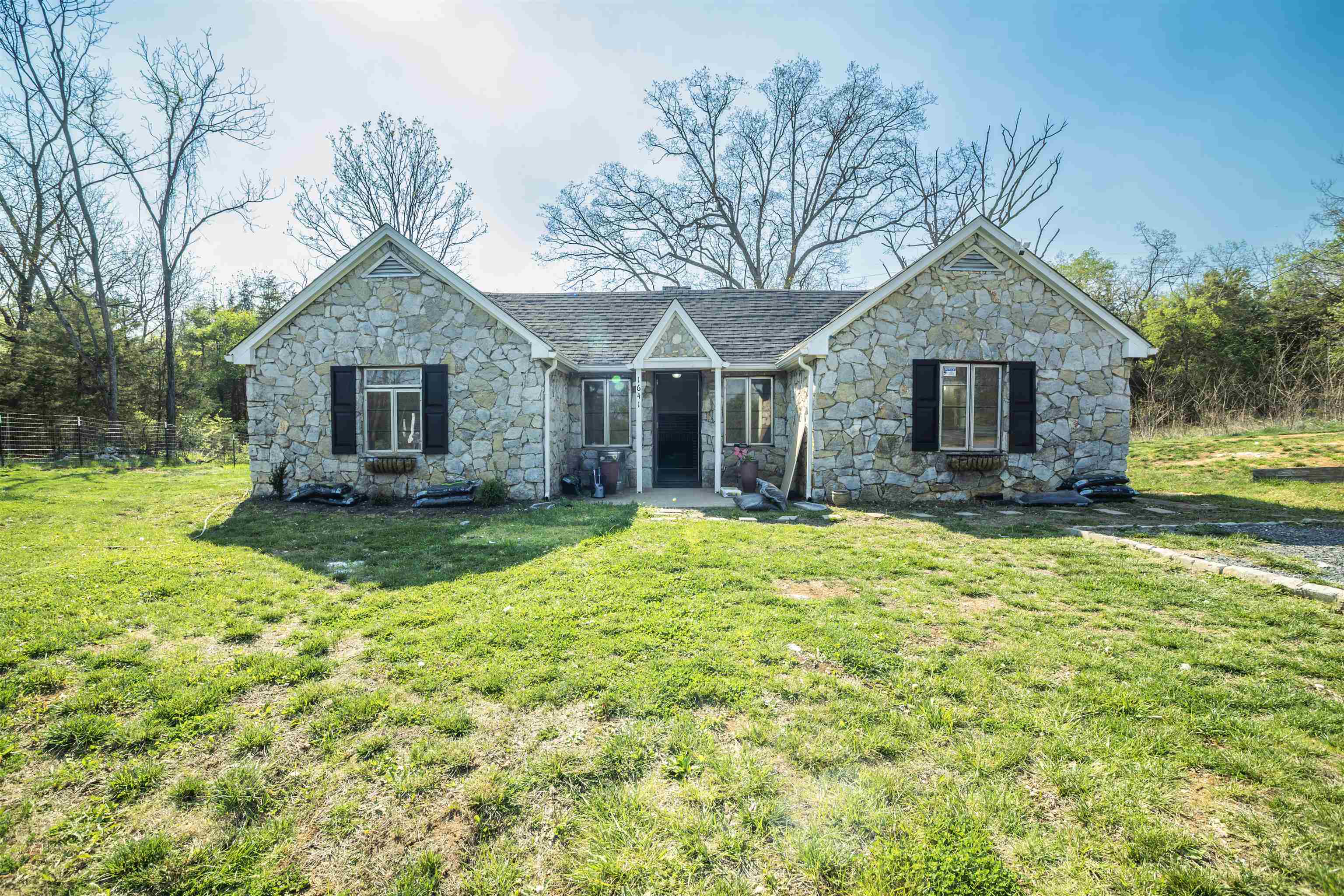 1641 SMITHLAND RD, HARRISONBURG, Virginia 22802, 3 Bedrooms Bedrooms, ,2 BathroomsBathrooms,Residential,1641 SMITHLAND RD,675569 MLS # 675569