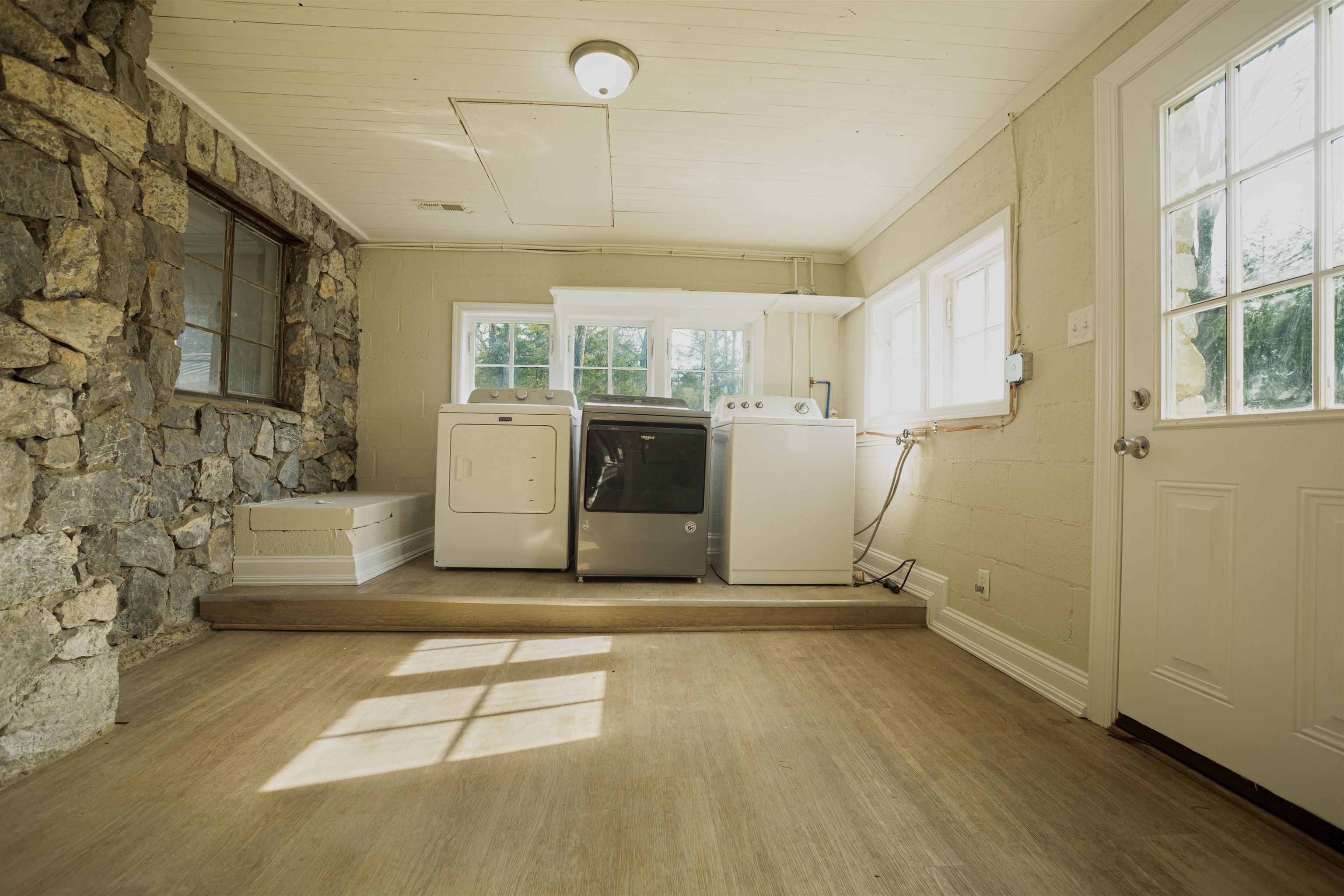 1641 SMITHLAND RD, HARRISONBURG, Virginia 22802, 3 Bedrooms Bedrooms, ,2 BathroomsBathrooms,Residential,1641 SMITHLAND RD,675569 MLS # 675569