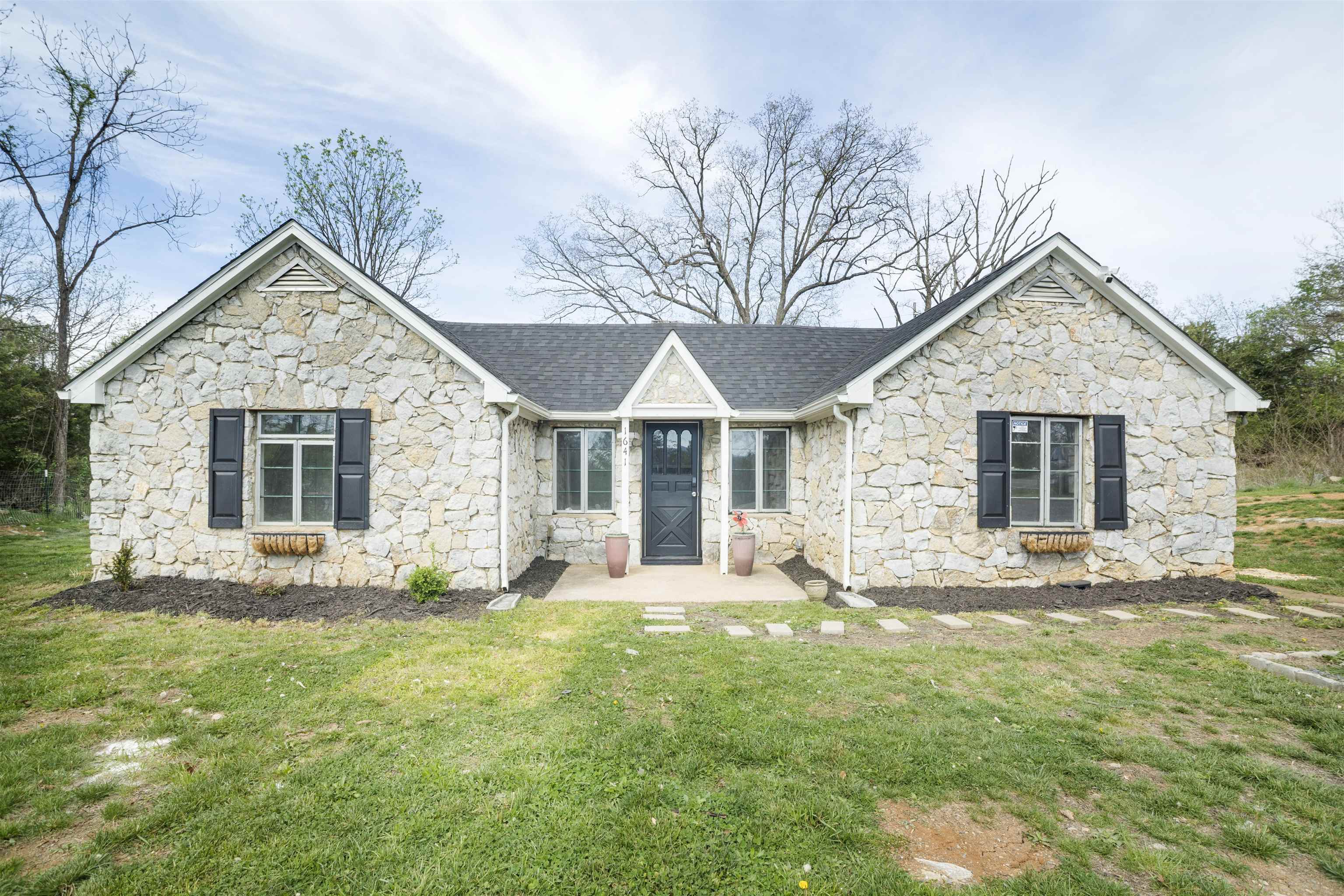 1641 SMITHLAND RD, HARRISONBURG, Virginia 22802, 3 Bedrooms Bedrooms, ,2 BathroomsBathrooms,Residential,1641 SMITHLAND RD,675569 MLS # 675569