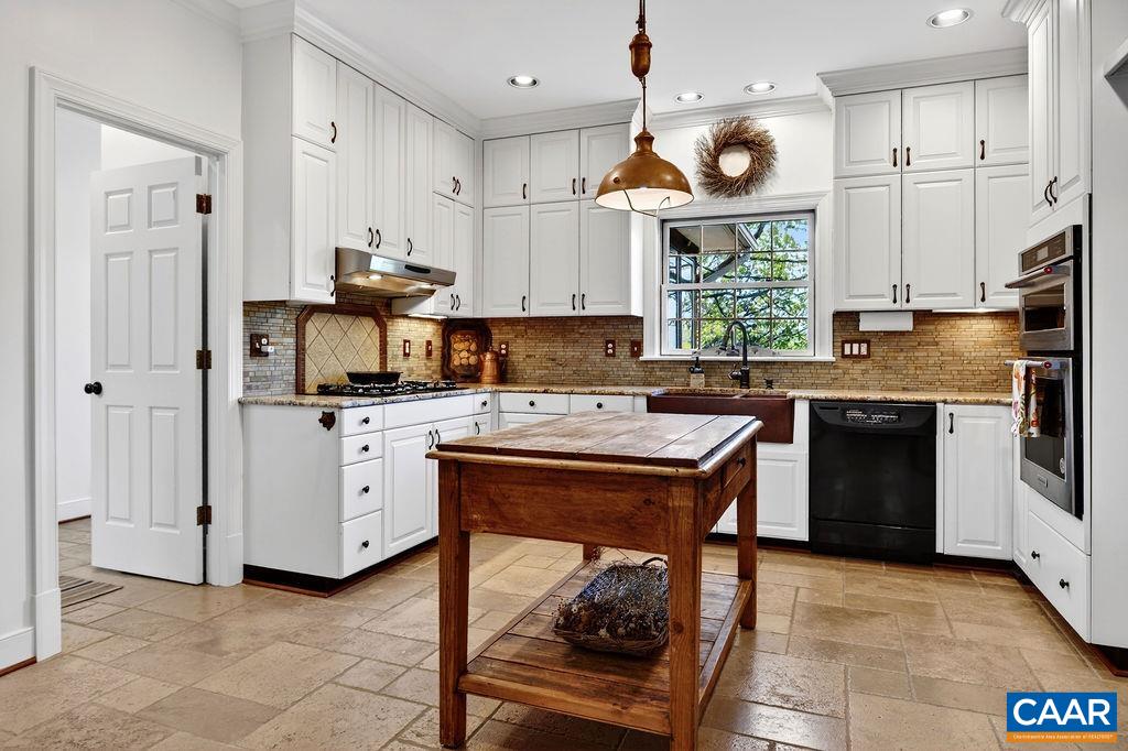 1059 BRYANT MOUNTAIN RD, ROSELAND, Virginia 22967, 3 Bedrooms Bedrooms, ,3 BathroomsBathrooms,Residential,1059 BRYANT MOUNTAIN RD,676025 MLS # 676025